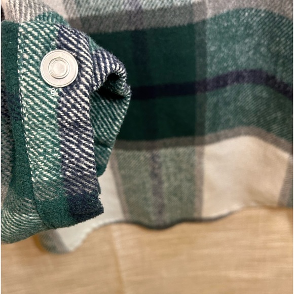 Wool plaid medium trucker style green and white jacket. - Picture 7 of 10